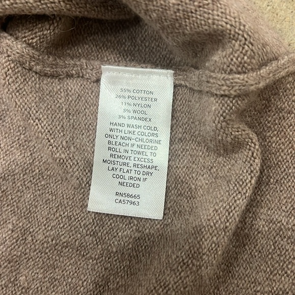 NWT Treasure and Bond V Neck Sweater Brown Shiitake Mushroom Size M - Picture 5 of 6